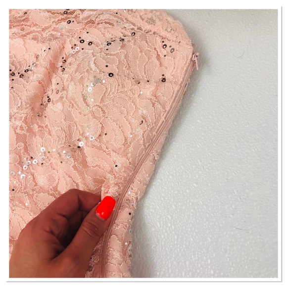 Sequin Hearts blush pink one shoulder lace dress - Picture 6 of 6